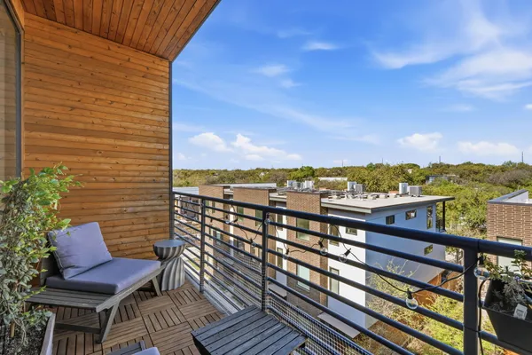 $3,300 | 900 South 1st Street, Unit 415, Austin, TX 78704