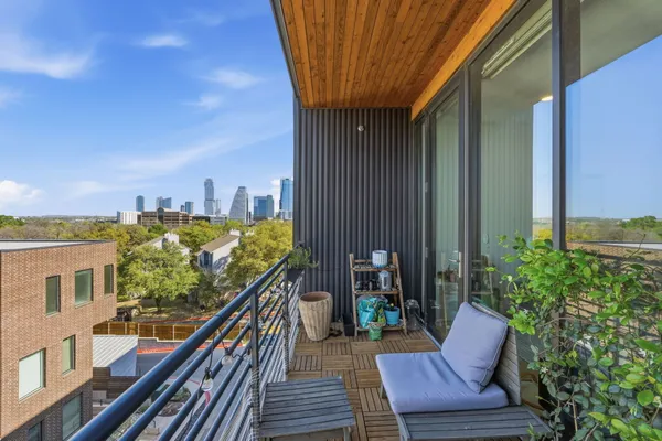 $3,300 | 900 South 1st Street, Unit 415, Austin, TX 78704