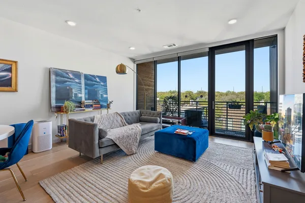 $3,300 | 900 South 1st Street, Unit 415, Austin, TX 78704