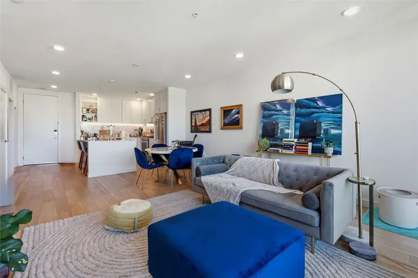 $3,300 | 900 South 1st Street, Unit 415, Austin, TX 78704