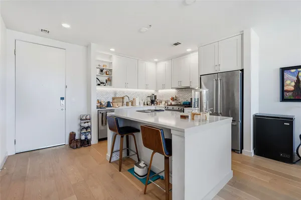 $3,300 | 900 South 1st Street, Unit 415, Austin, TX 78704