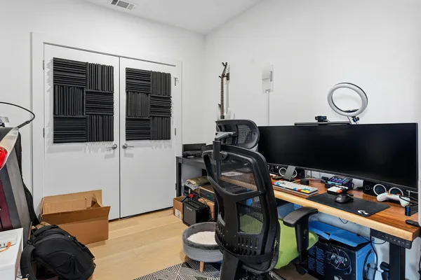 $3,300 | 900 South 1st Street, Unit 415, Austin, TX 78704