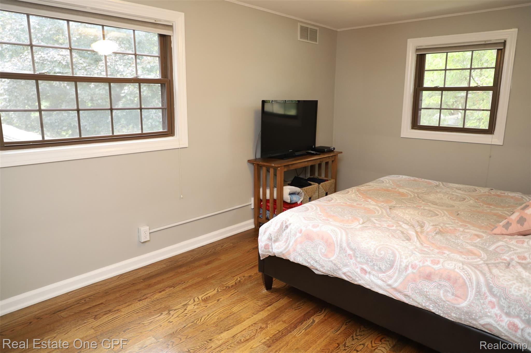 1864 Hawthorne Road Grosse Pointe, MI 48236 - Photo 20 of 30 20 IMG_2104.JPG