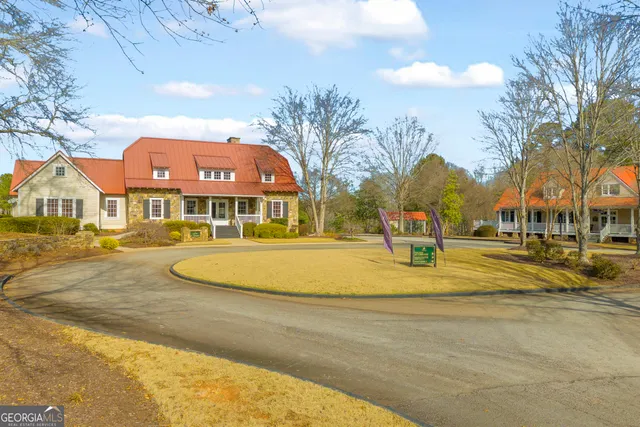 a view of residential space with trees