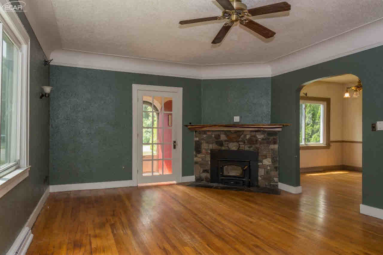 4281 Lapeer Road Burton, MI 48509 - Photo 6 of 12 21316045-5.JPG