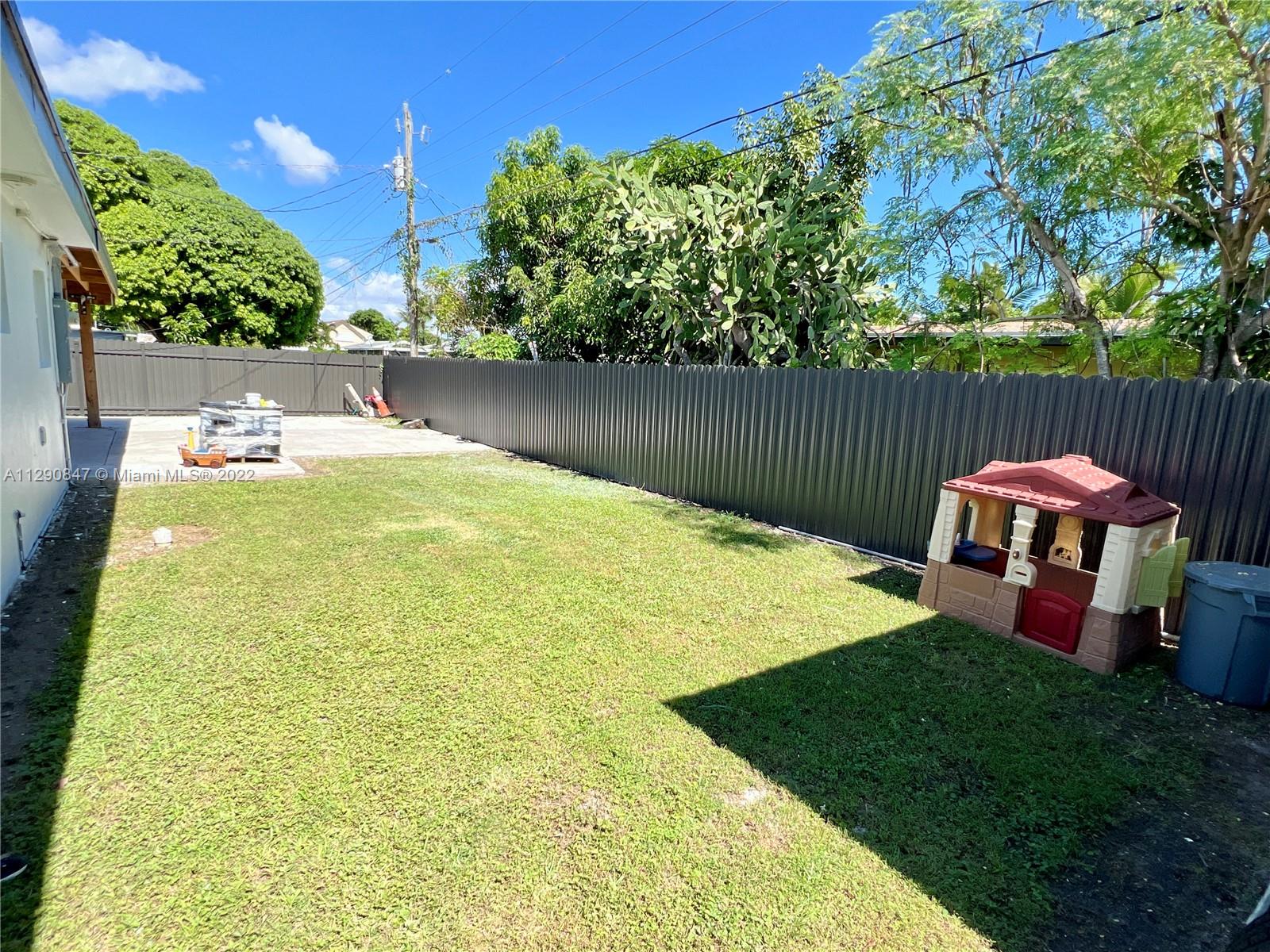 17841 Southwest 113th Avenue Miami, FL 33157 - Photo 8 of 20 a backyard of a house with table and chairs
