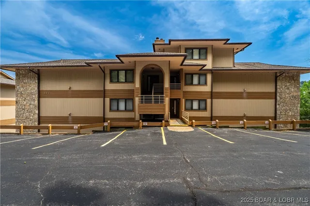 $249,000 | 144 Cedar Court, Unit 2B, Lake Ozark, MO 65049