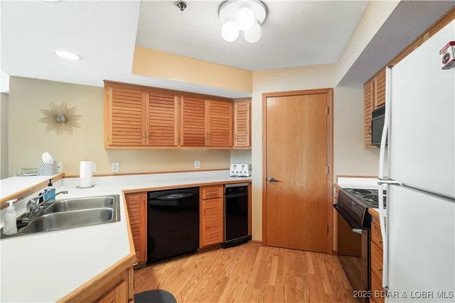 $249,000 | 144 Cedar Court, Unit 2B, Lake Ozark, MO 65049