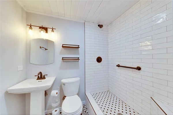 $2,400 | 2108 River Hills Road, Unit A, Austin, TX 78733