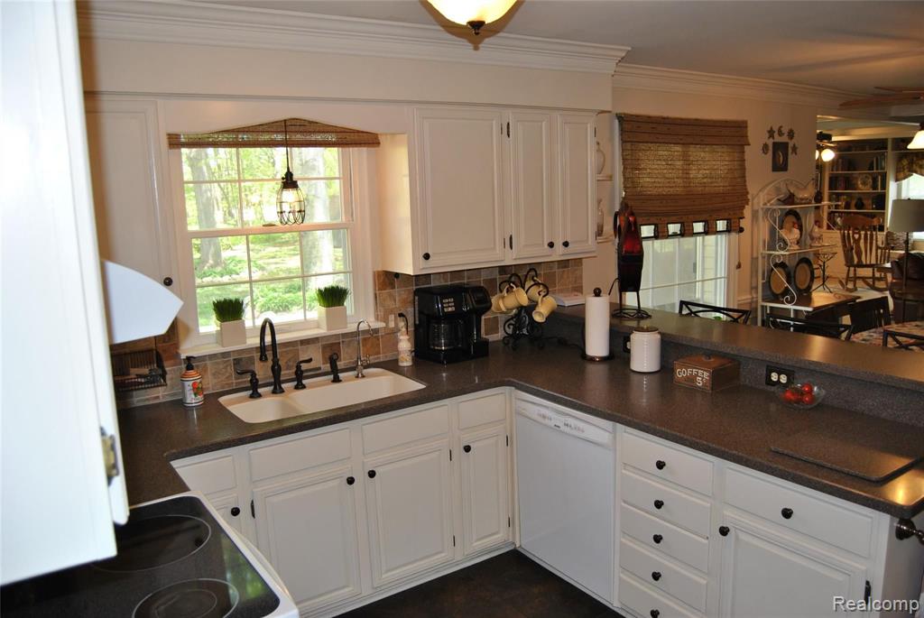 1263 Maple Grove Road Lapeer, MI 48446 - Photo 7 of 39