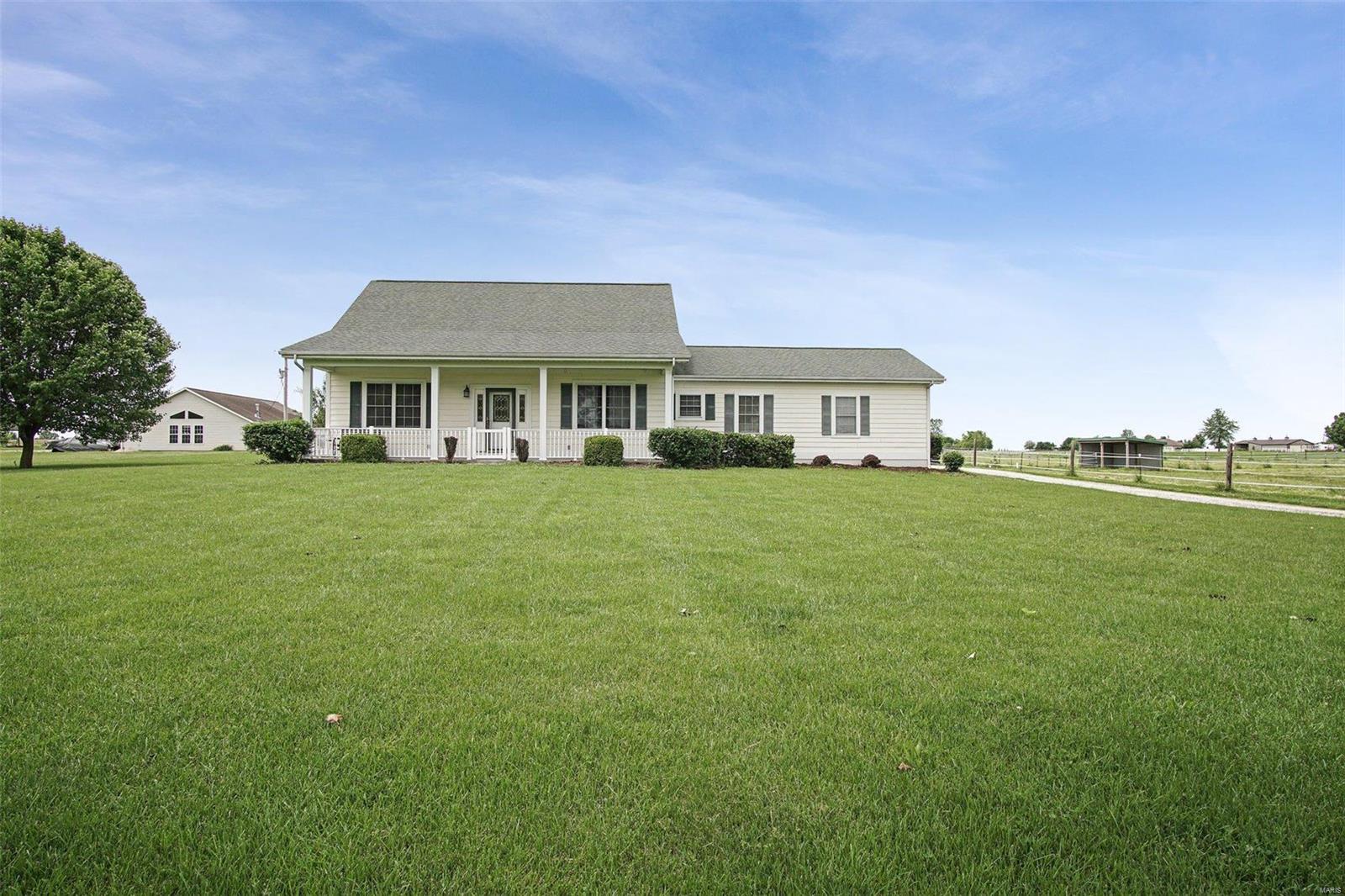 5545 G Road Waterloo, IL 62298 - Photo 1 of 41