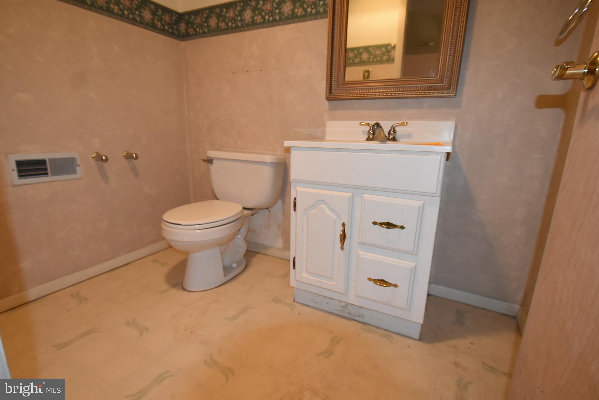 1040 Dallas Road Reading, PA 19605 - Photo 28 of 36 Power room