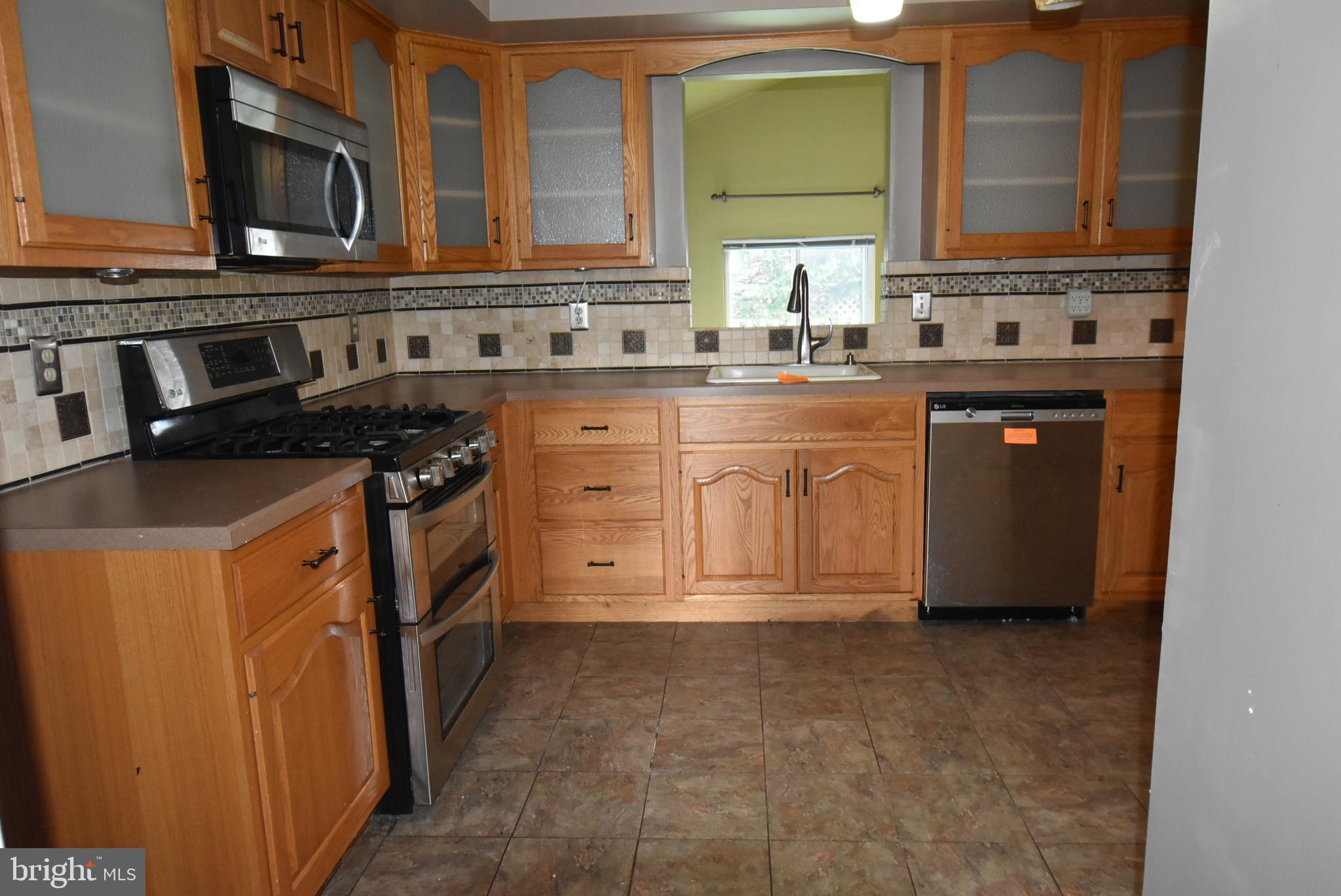 1040 Dallas Road Reading, PA 19605 - Photo 8 of 36 Kitchen