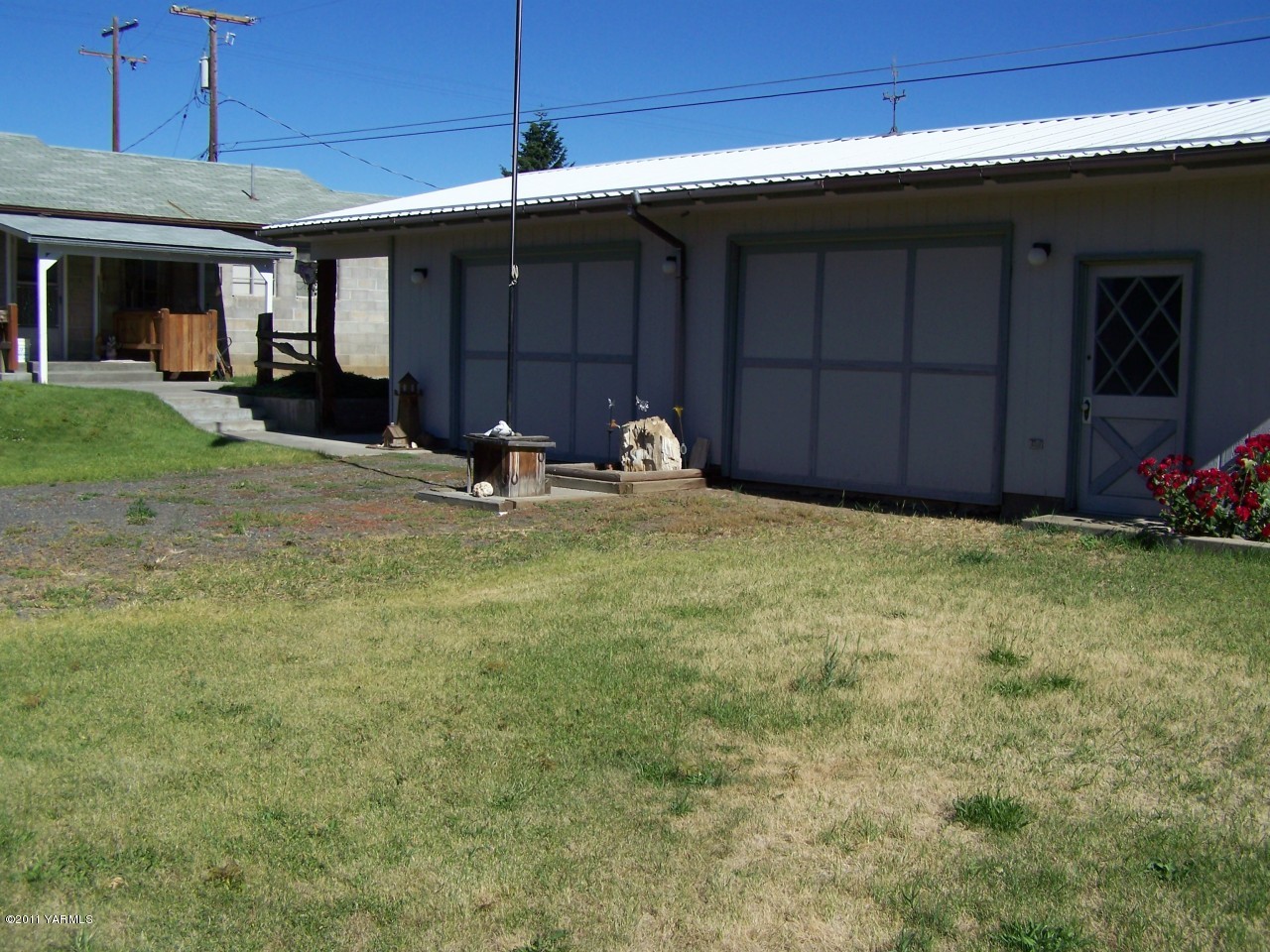 1308 Wisconsin Road Tieton, WA 98947 - Photo 14 of 14 a view of a backyard of the house
