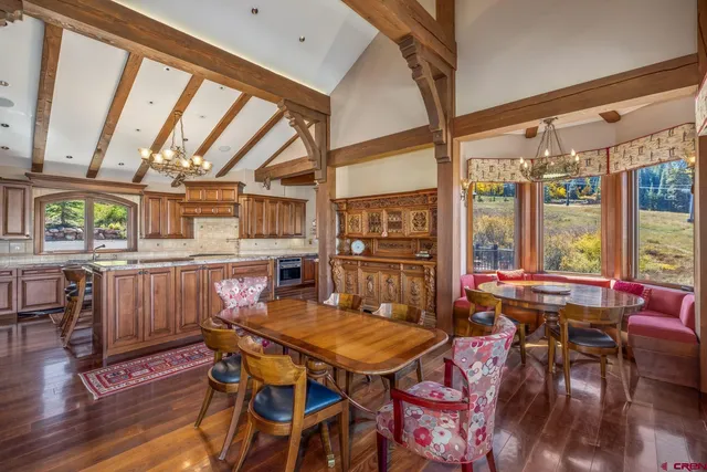 a table and chairs sitting in a patio