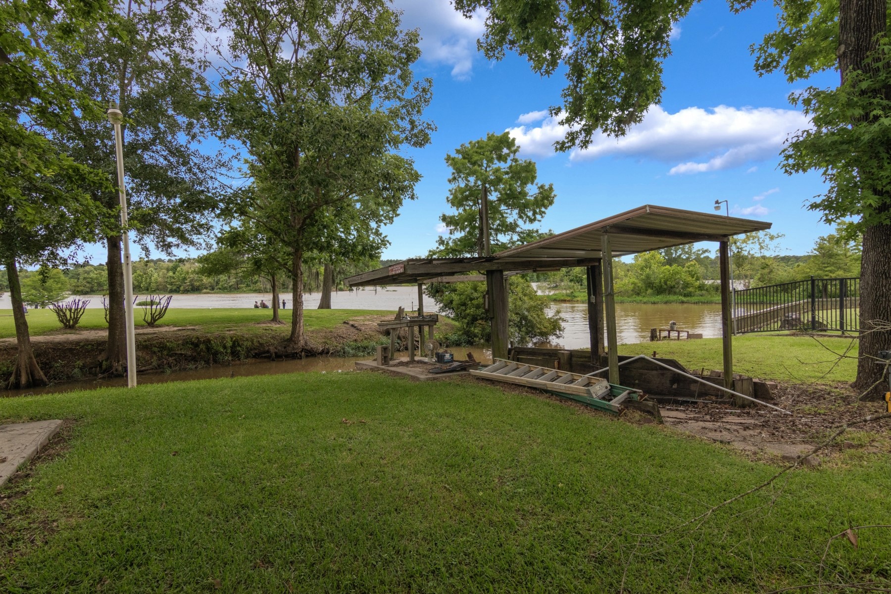 134 Magnolia Point Drive Houston, TX 77336 - Photo 28 of 31 a view of a park with large trees