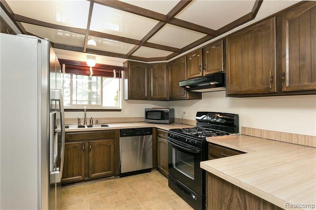 304 Coldiron Drive Rochester Hills, MI 48307 - Photo 11 of 31