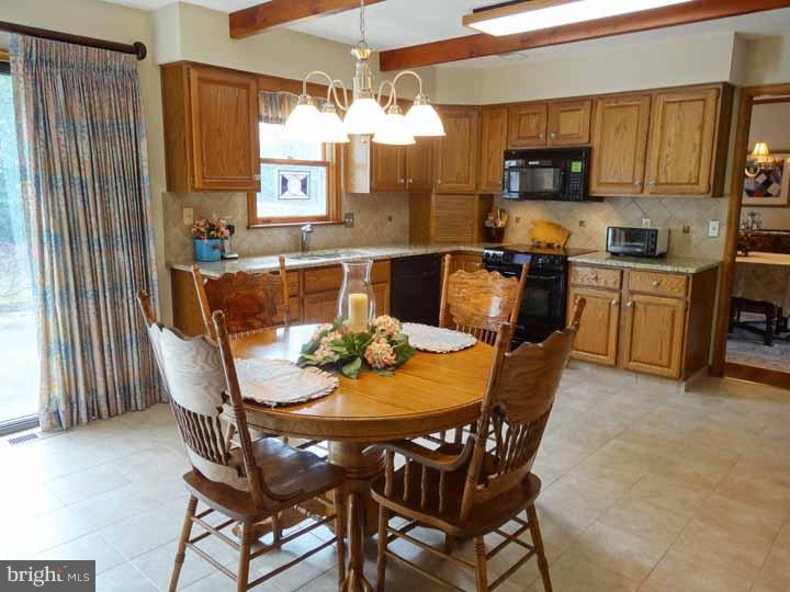 211 Knapp Road Lansdale, PA 19446 - Photo 9 of 25 Kitchen