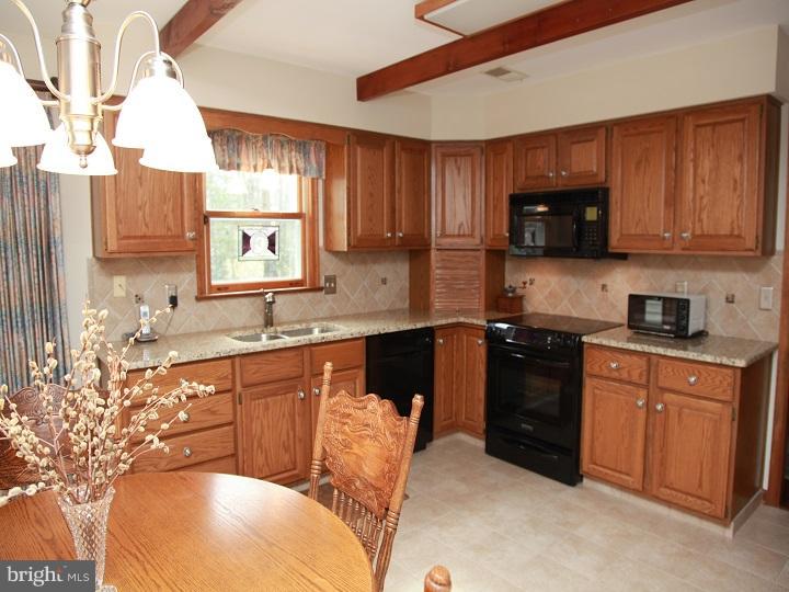 211 Knapp Road Lansdale, PA 19446 - Photo 10 of 25 Kitchen
