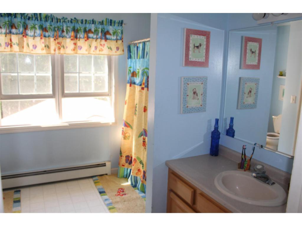 336 Appletree Point Road Burlington, VT 05408 - Photo 14 of 22 Gallery Image 14