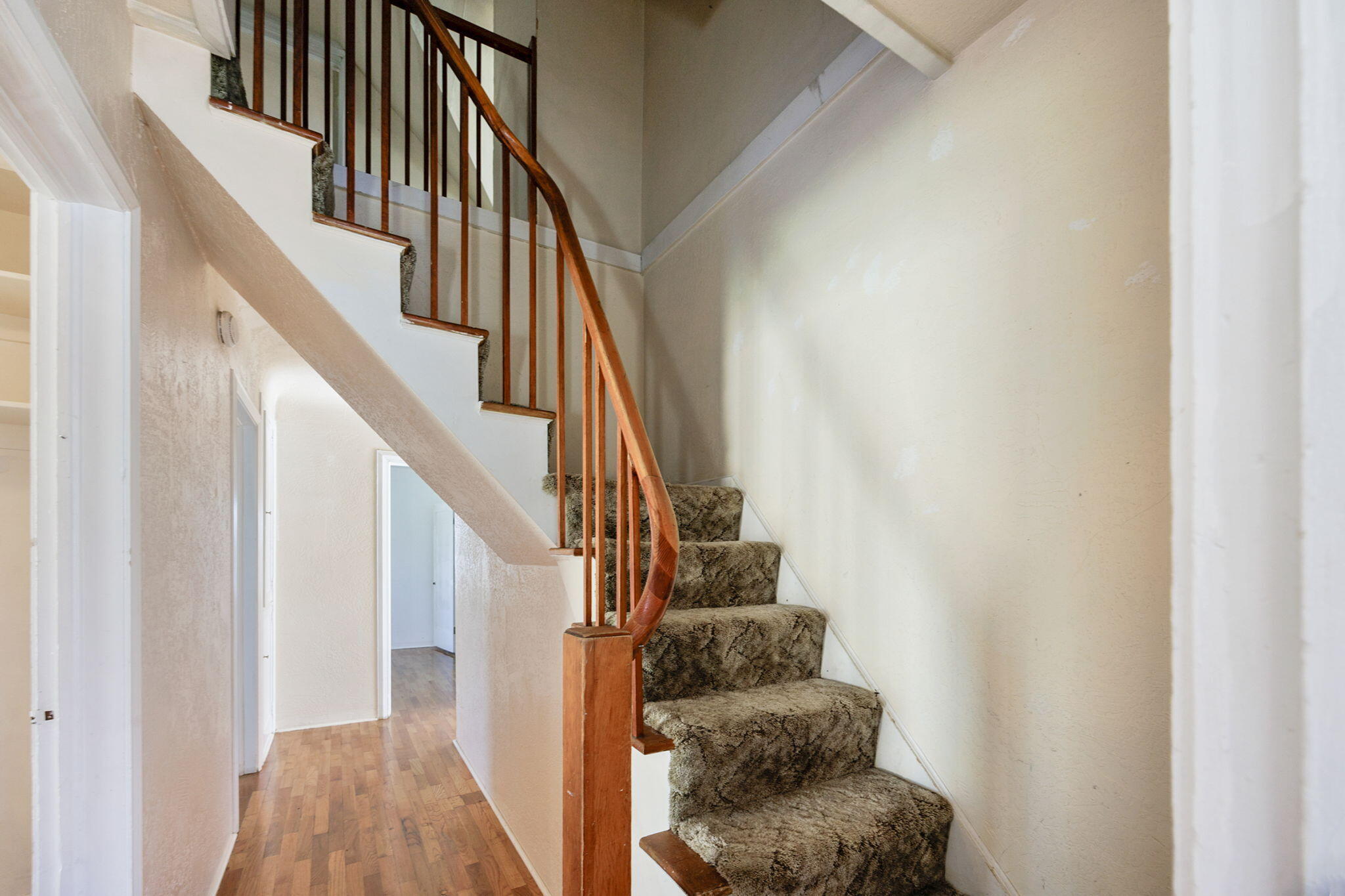 339 Maple Street Medford, OR 97501 - Photo 20 of 30 20-Staircase