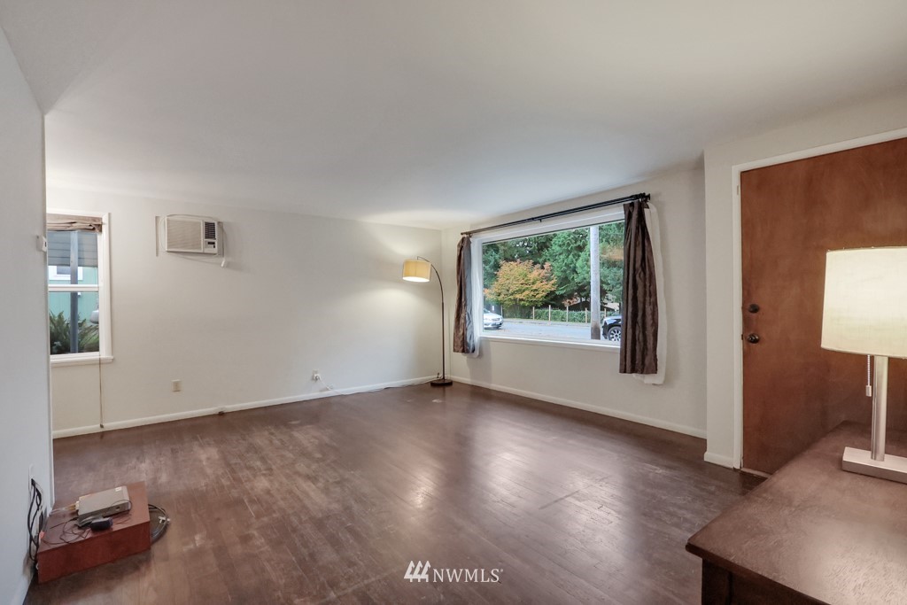 152 Southwest 115th Street Seattle, WA 98146 - Photo 3 of 24 Gallery Image 3