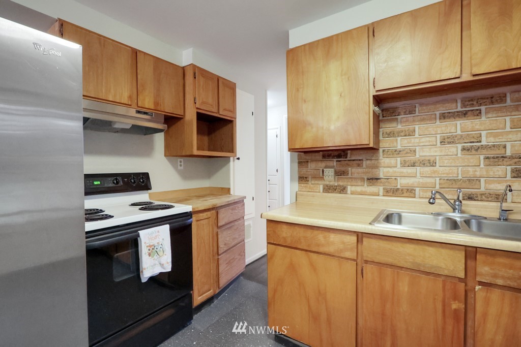 152 Southwest 115th Street Seattle, WA 98146 - Photo 5 of 24 Gallery Image 5