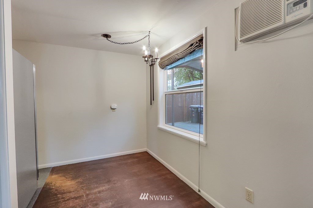 152 Southwest 115th Street Seattle, WA 98146 - Photo 6 of 24 Gallery Image 6