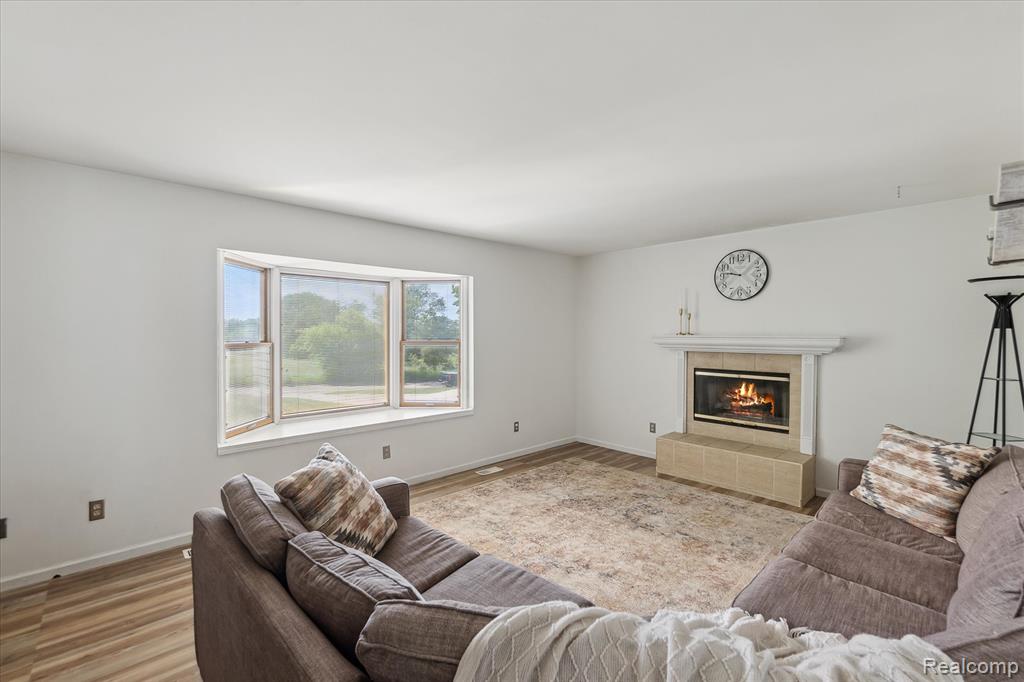 17035 Weber Road Holly, MI 48442 - Photo 5 of 46