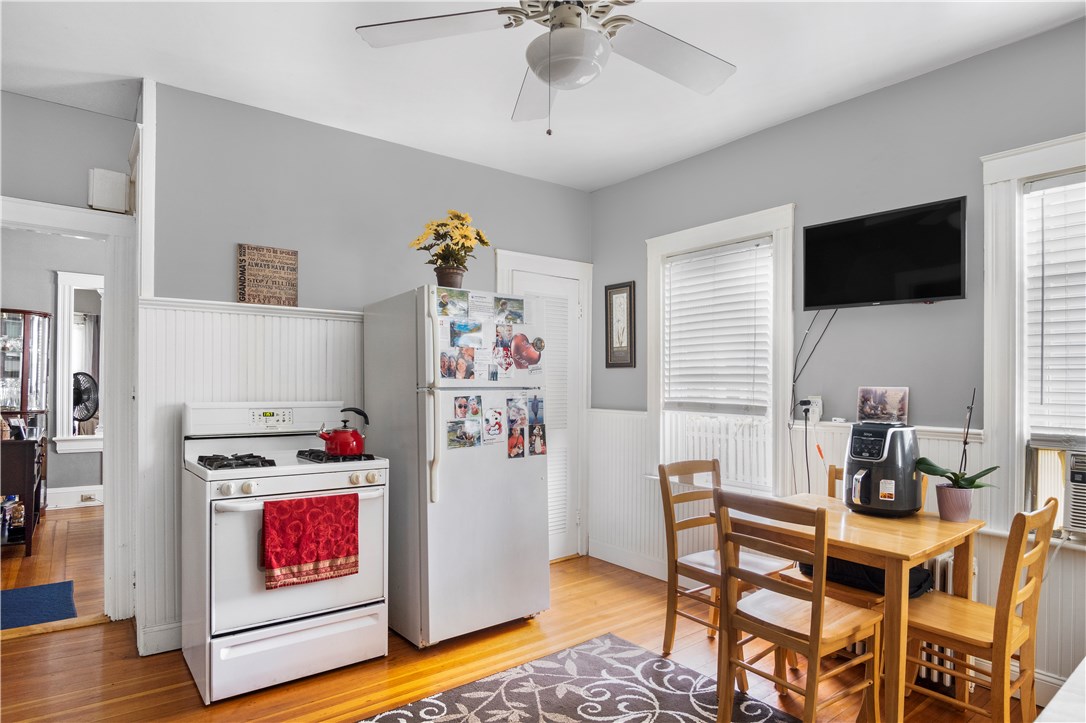 40 Windsor Road Cranston, RI 02905 - Photo 7 of 33
