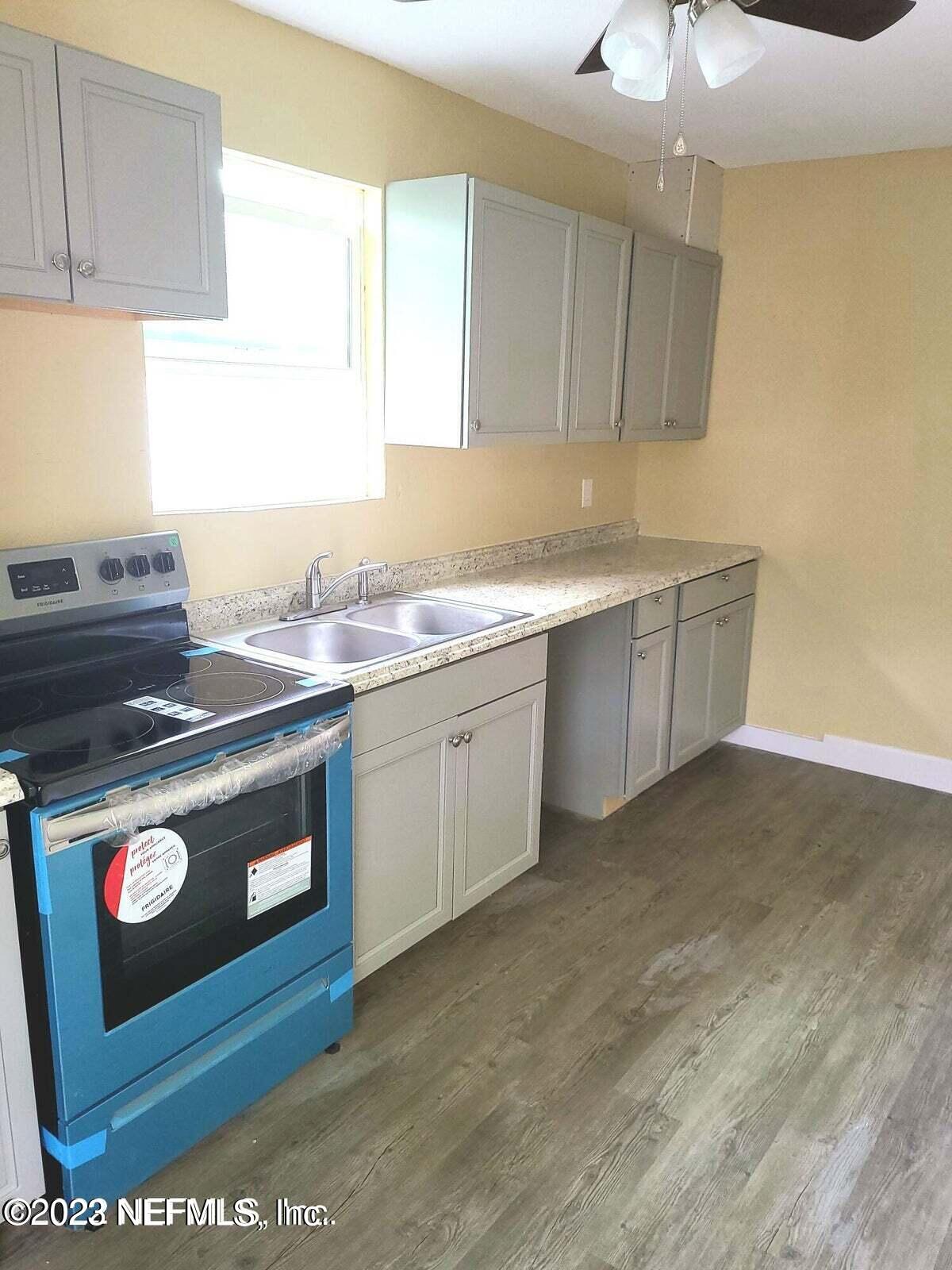 803 Rushing Street Jacksonville, FL 32209 - Photo 7 of 10 20220609221447023049000000-o