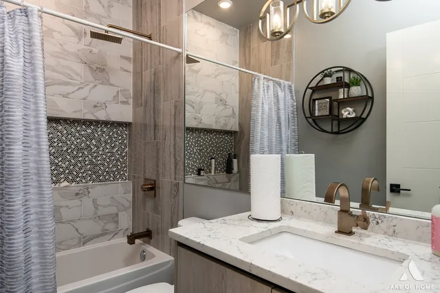 $555,000 | 3914 South King Drive, Unit 3S, Chicago, IL 60653