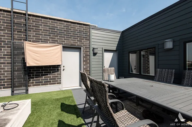 $555,000 | 3914 South King Drive, Unit 3S, Chicago, IL 60653