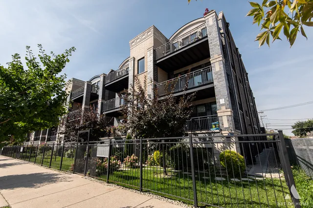 $555,000 | 3914 South King Drive, Unit 3S, Chicago, IL 60653