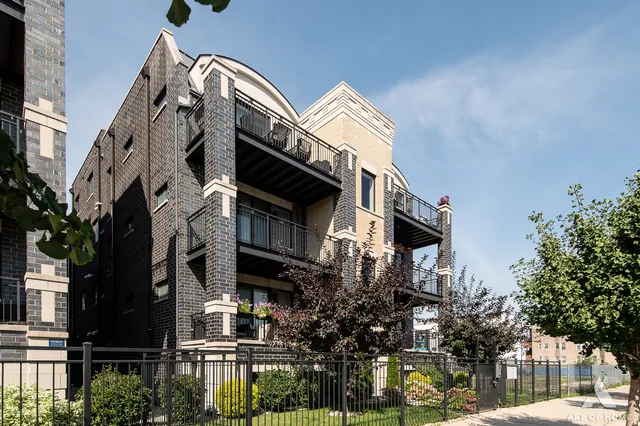 $555,000 | 3914 South King Drive, Unit 3S, Chicago, IL 60653