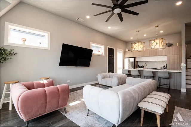 $555,000 | 3914 South King Drive, Unit 3S, Chicago, IL 60653