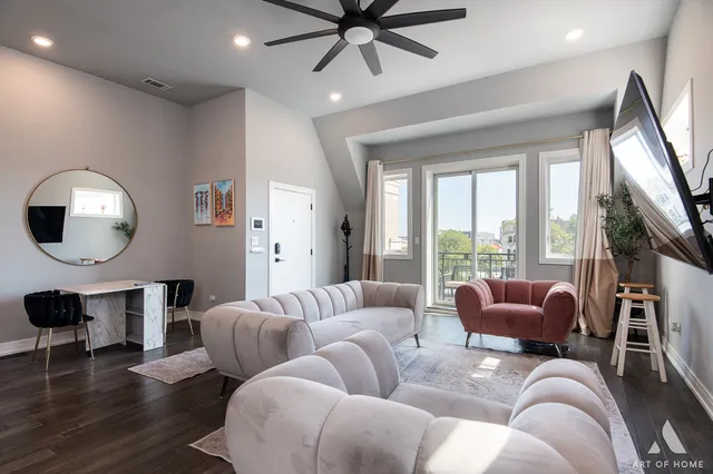 $555,000 | 3914 South King Drive, Unit 3S, Chicago, IL 60653