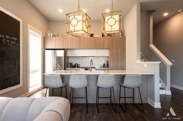 $555,000 | 3914 South King Drive, Unit 3S, Chicago, IL 60653