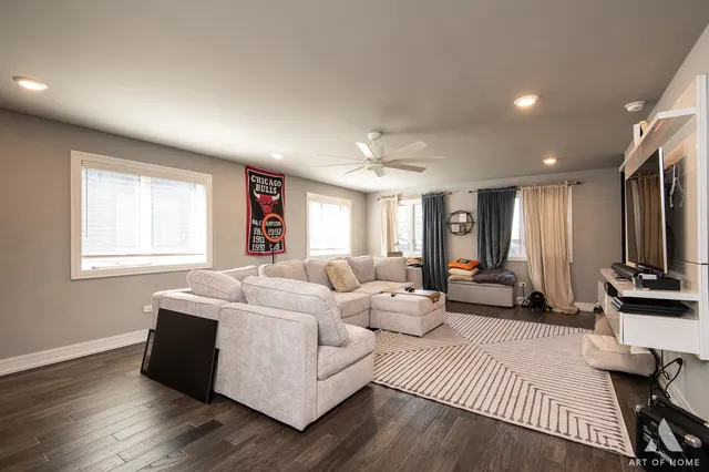 $555,000 | 3914 South King Drive, Unit 3S, Chicago, IL 60653