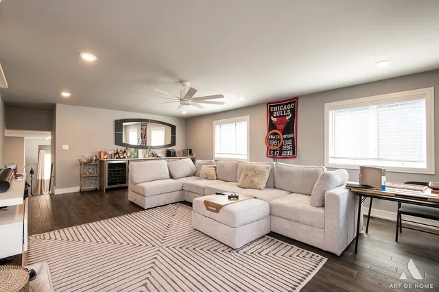 $555,000 | 3914 South King Drive, Unit 3S, Chicago, IL 60653