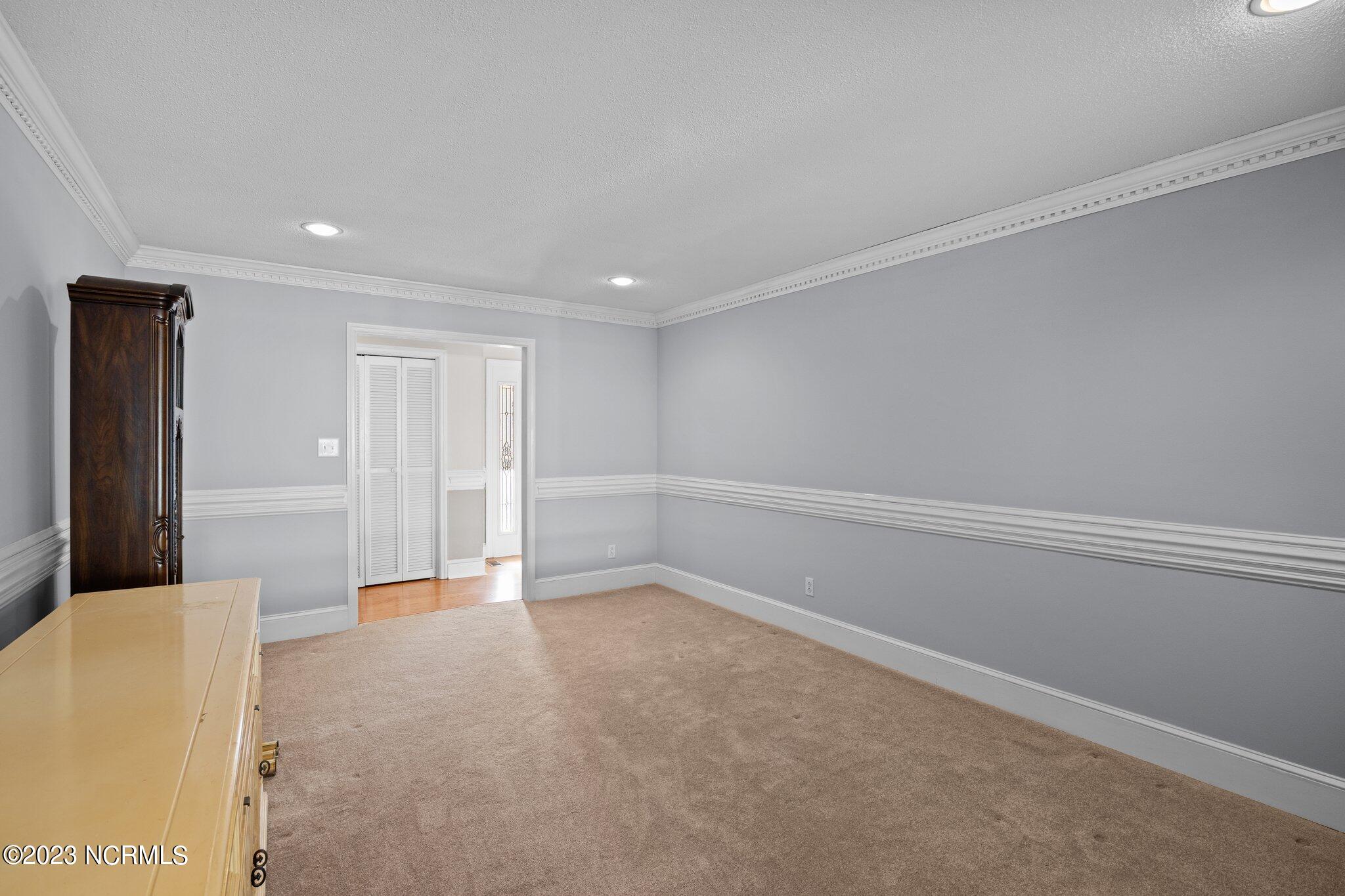 210 Rockledge Road New Bern, NC 28562 - Photo 14 of 32 Living Room