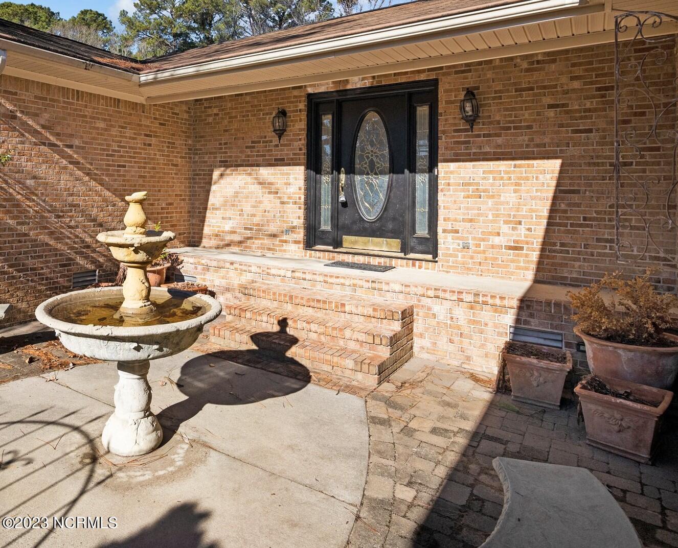210 Rockledge Road New Bern, NC 28562 - Photo 4 of 32 Water Feature