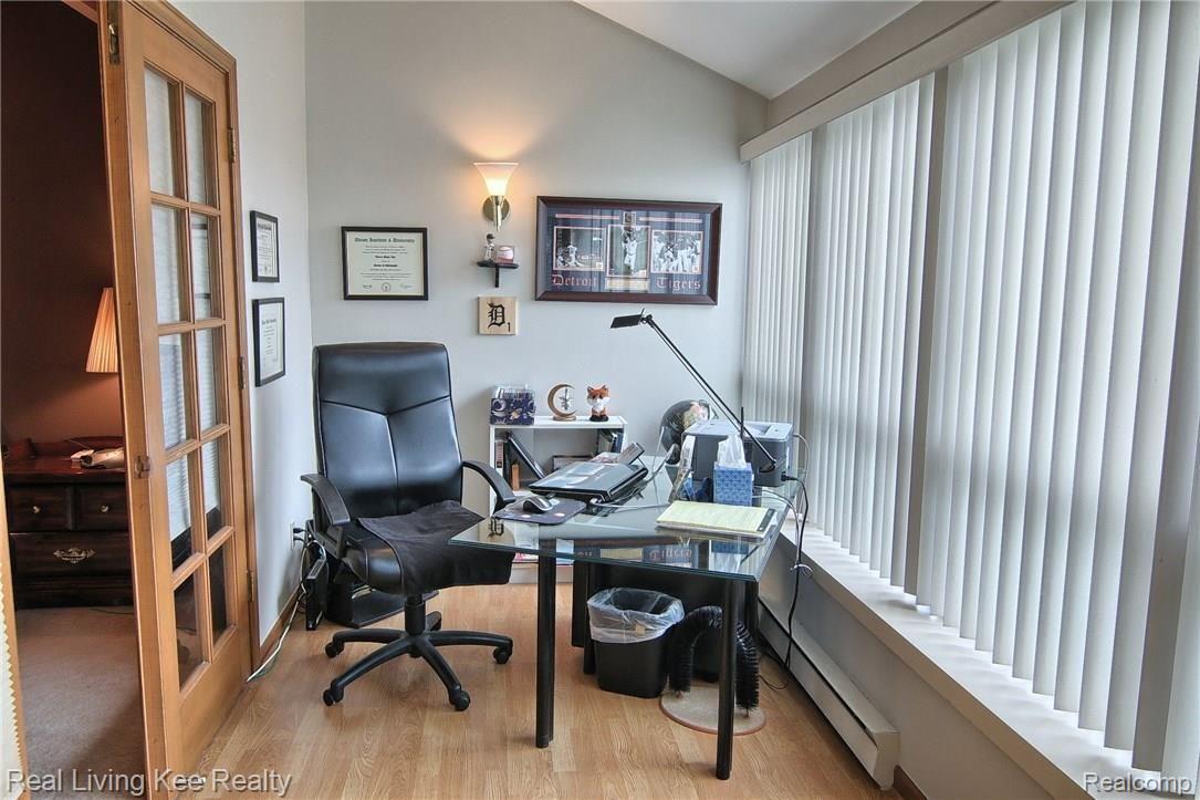 875 GreenView Court, Unit 64 Rochester, MI 48307 - Photo 14 of 31 Library.jpg