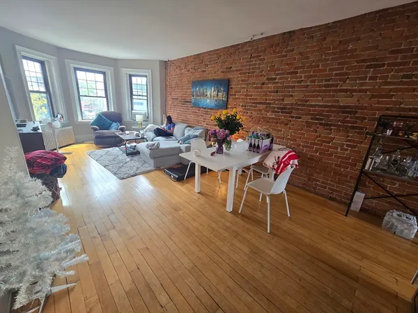 $4,600 | 1169 Commonwealth Avenue, Unit 3, Boston, MA 02134