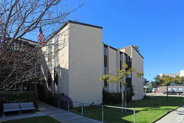 $1,551 | 4820 Cass Street, San Diego, CA 92109