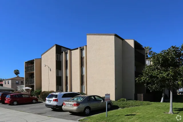 $1,551 | 4820 Cass Street, San Diego, CA 92109