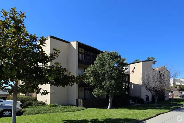 $1,551 | 4820 Cass Street, San Diego, CA 92109