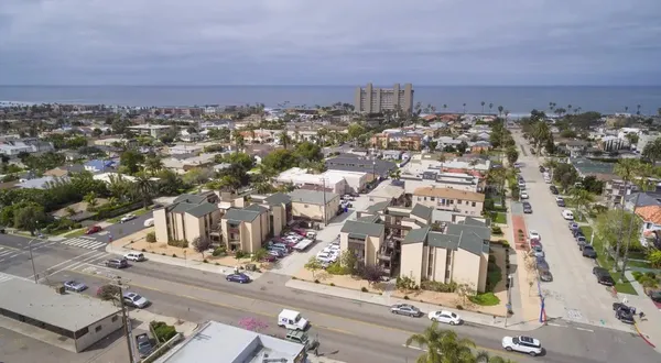 $1,551 | 4820 Cass Street, San Diego, CA 92109