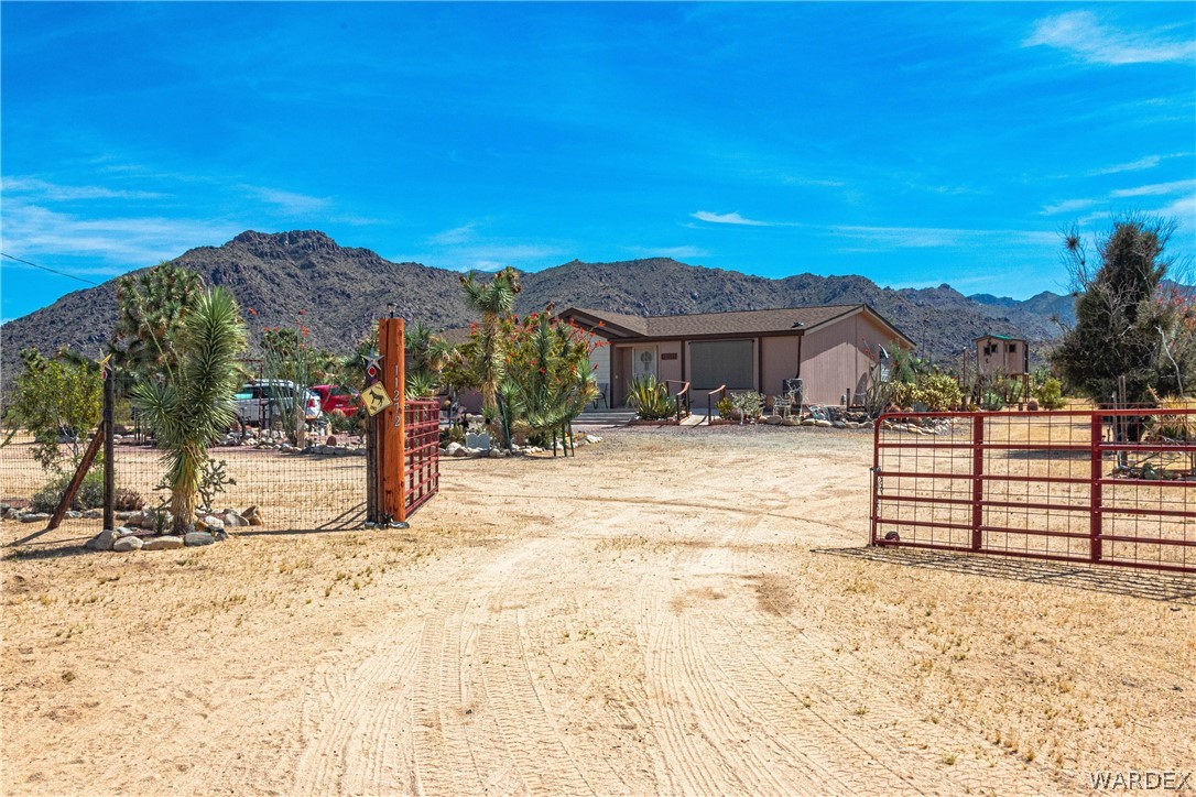 11272 Bennie Road Yucca, AZ 86438 - Photo 2 of 34