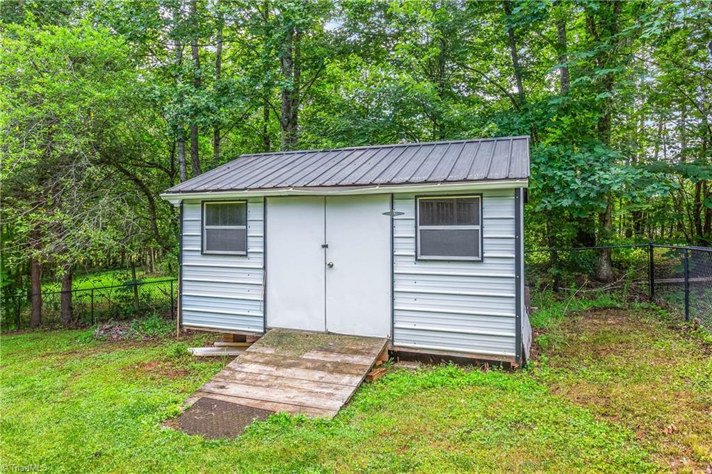 1093 Gordon Road Pinnacle, NC 27043 - Photo 29 of 35